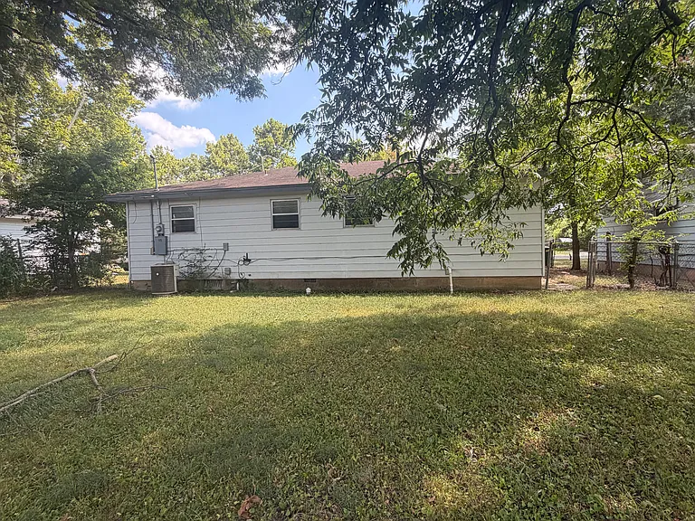 613 Ellen Dr — Photo 6