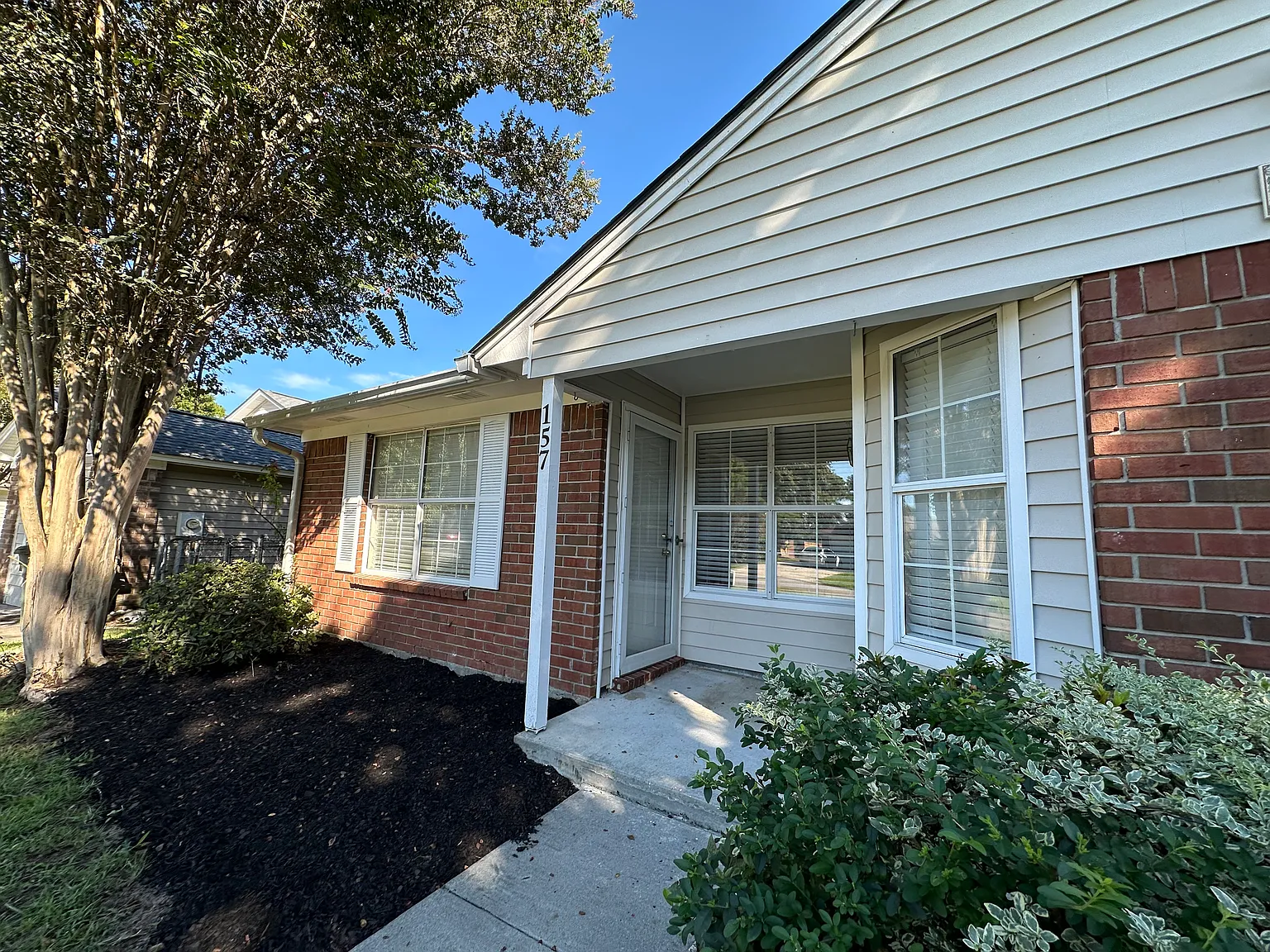 3 bed, 1275 sqft, $2,225 — Photo 3