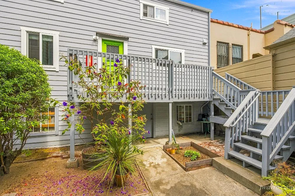 Three Bedroom Mission Stand Alone Cottage — Photo 2
