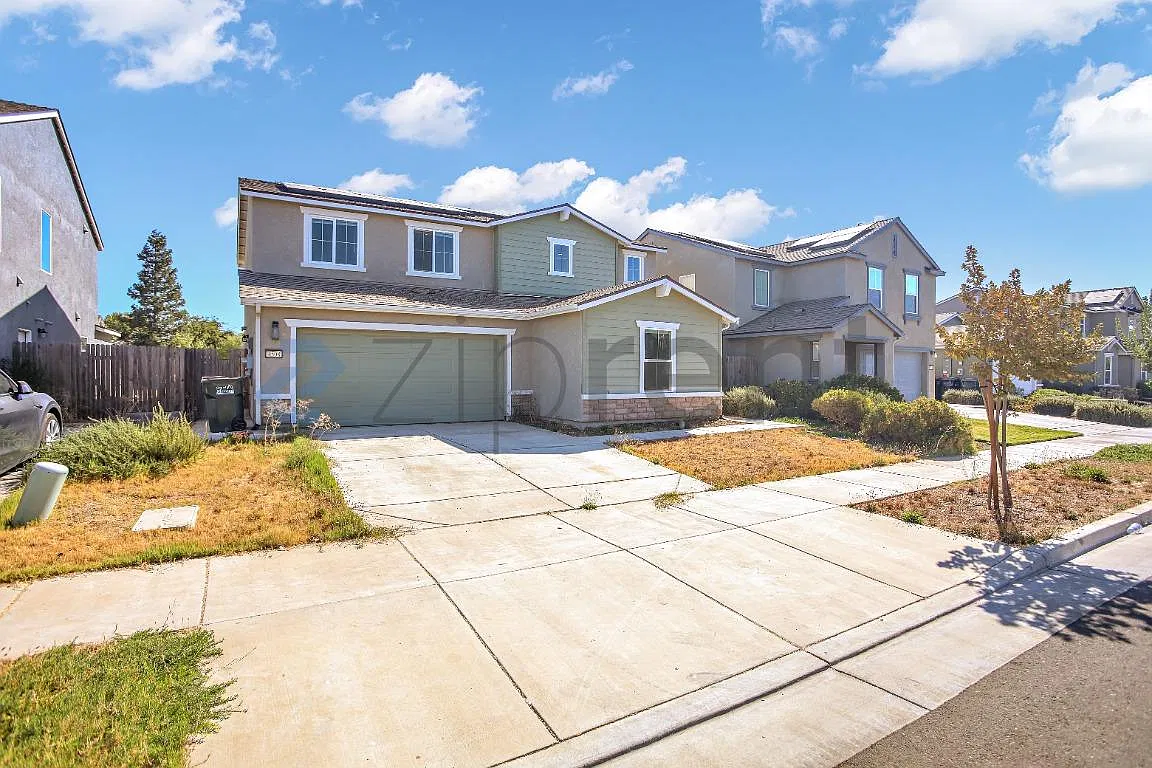 5 bed, 3.5 bath, 2544 sqft, $2,599 — Photo 3