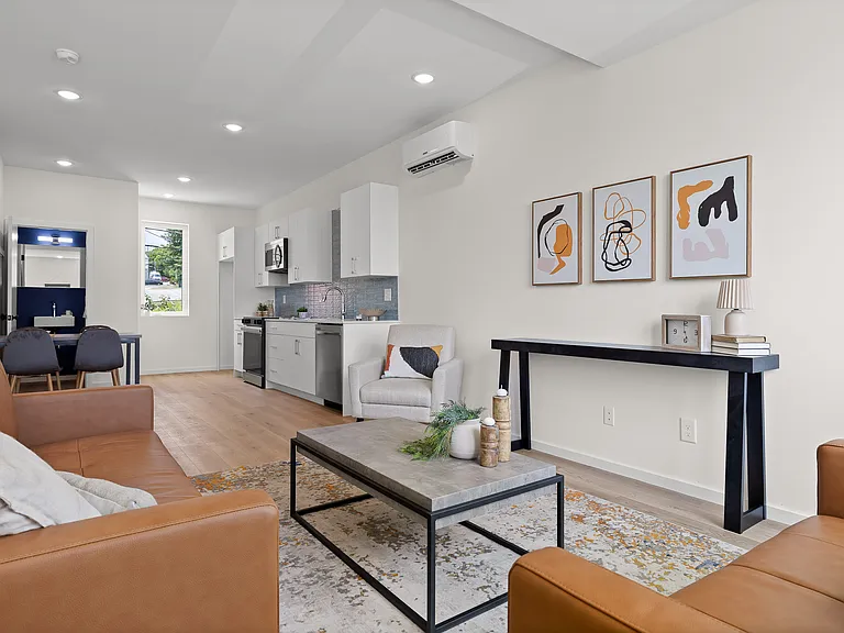 113 E Oldham Ave — Photo 14