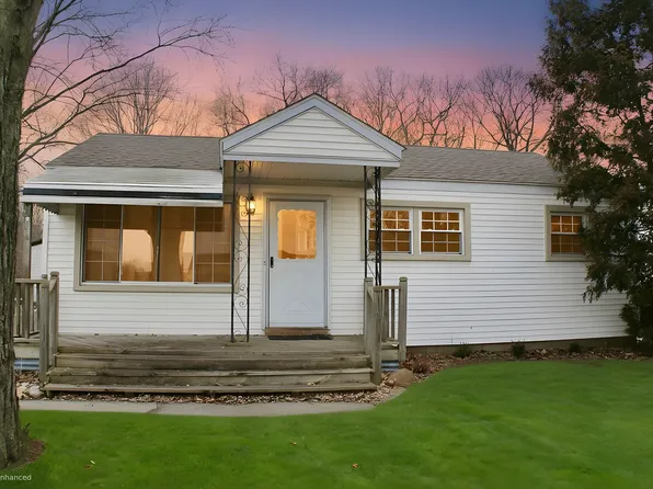 2099 Van Courtland Dr, Troy, MI 48083