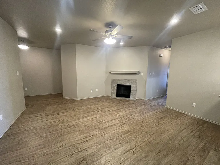 6704 Pontiac Ave — Photo 2