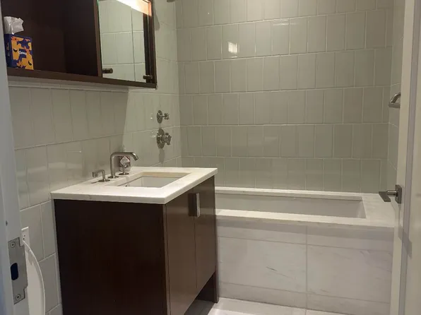 60 Riverside Boulevard image 9 of 27