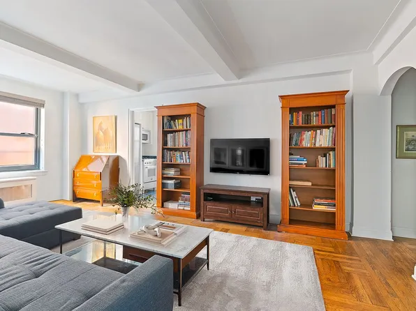 245 E 72nd St APT 6E, New York, NY 10021