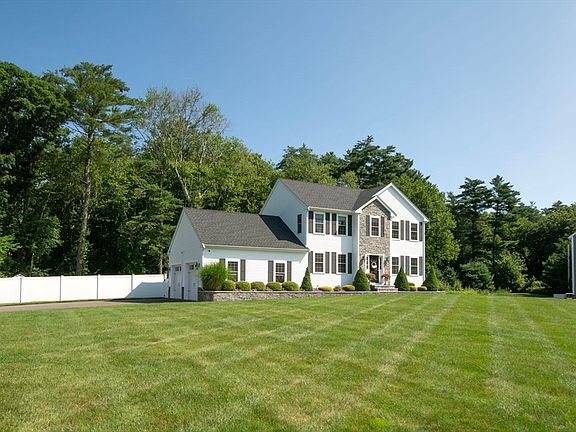 3rd image of 102 W Pond St