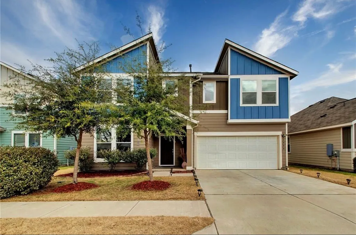 5 bed, 2612 sqft, $2,900 — Photo 1