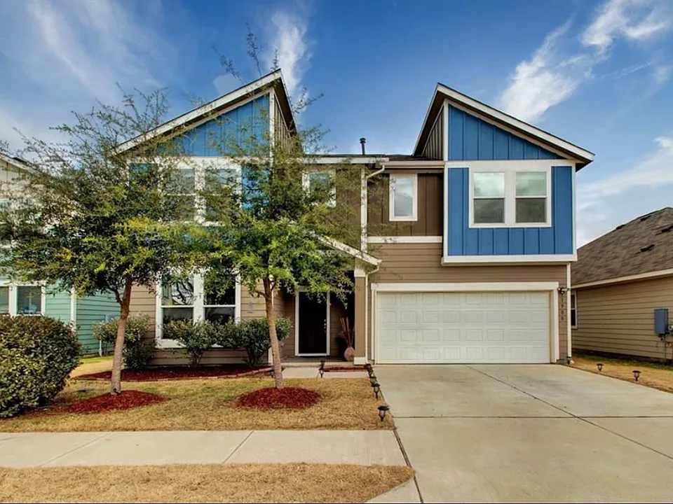 11900 Saddle Rock Dr
