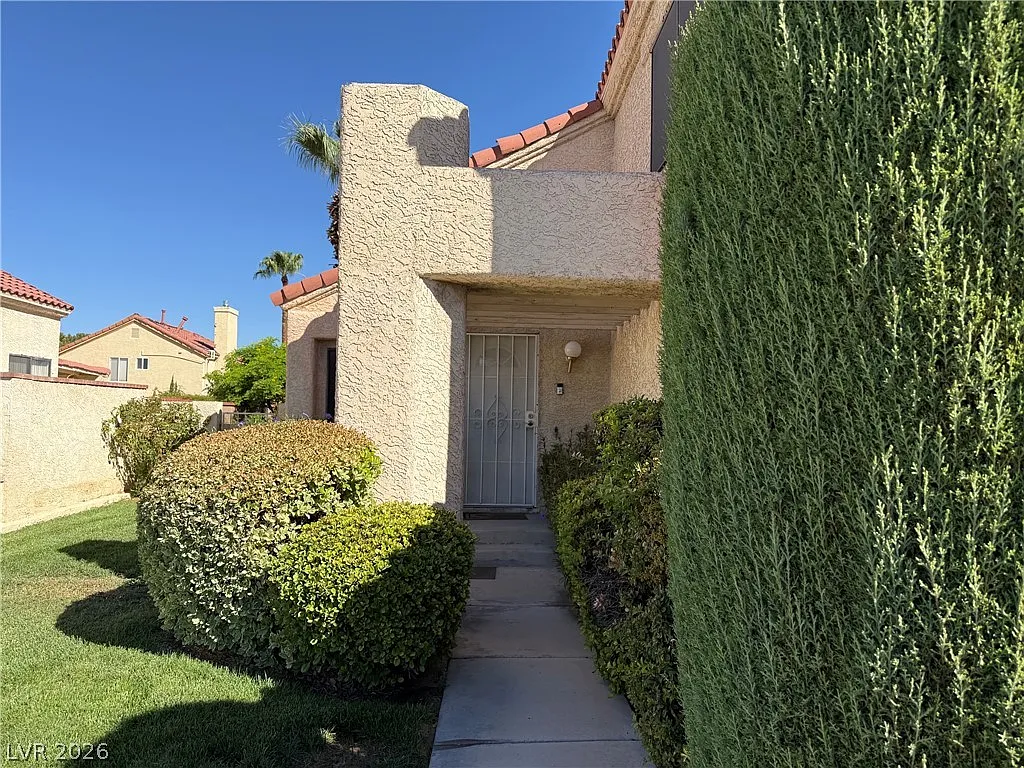 3 bed, 2.5 bath, 1606 sqft, $2,000 — Photo 3