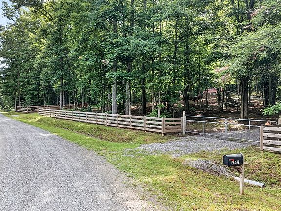 4th image of 4207 Chapel Hill Rd