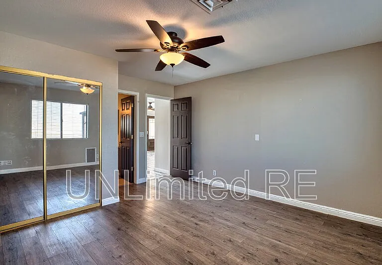 1435 Beefeater Dr — Photo 9