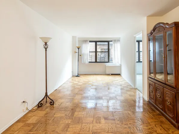 305 East 40th Street image 4 of 16