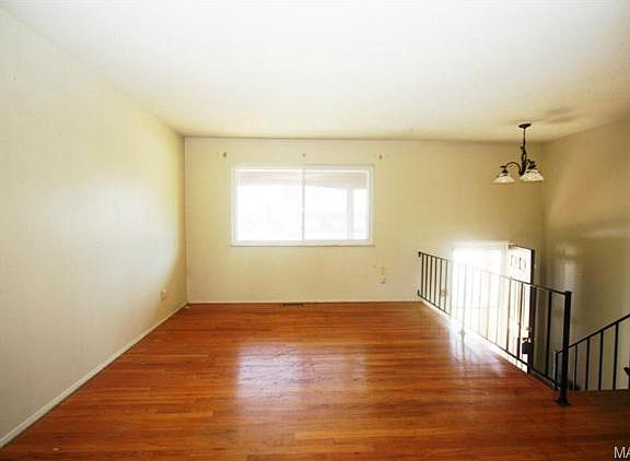 3rd image of 11823 Foxwood Dr