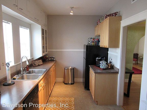 4th image of 621 Ogden St