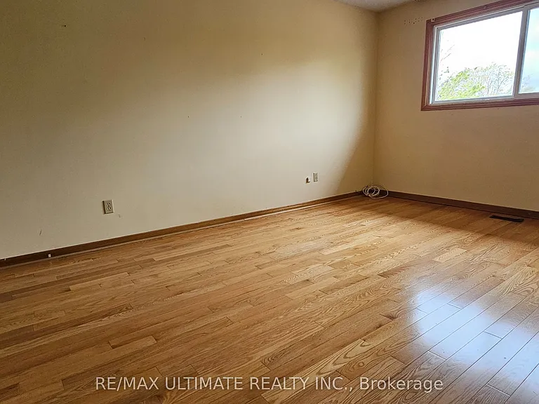 1282 Dexter Cres #MAIN FLOOR — Photo 22