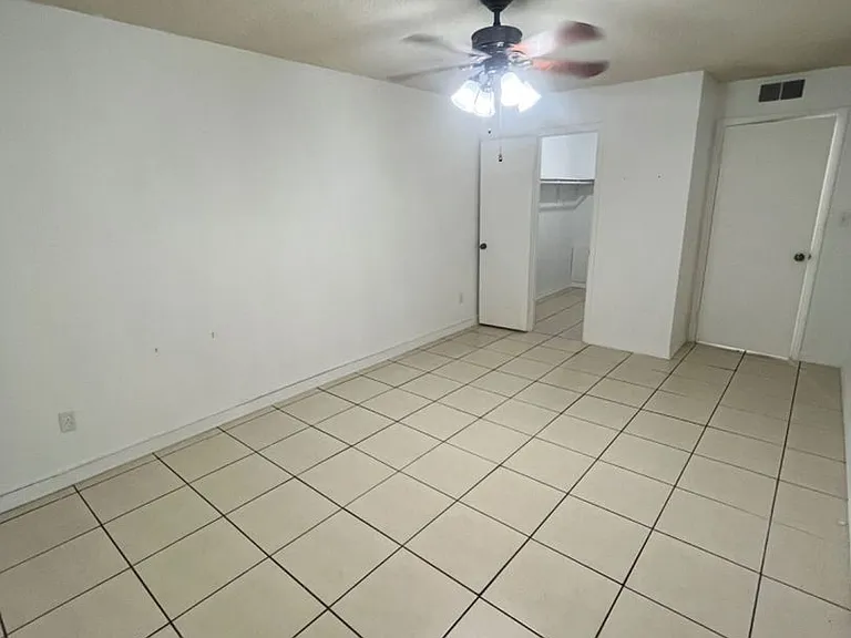 7609 Dolonita Dr — Photo 5