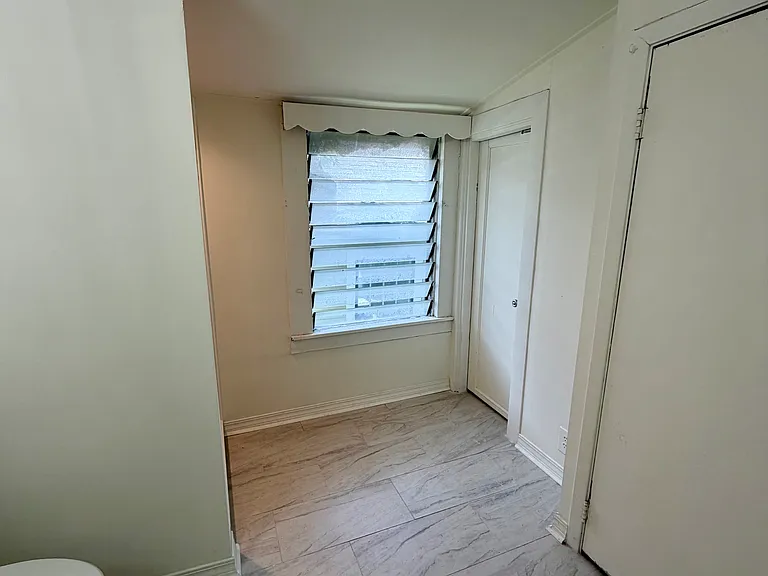 4316-4318 Fontainebleau Dr — Photo 15