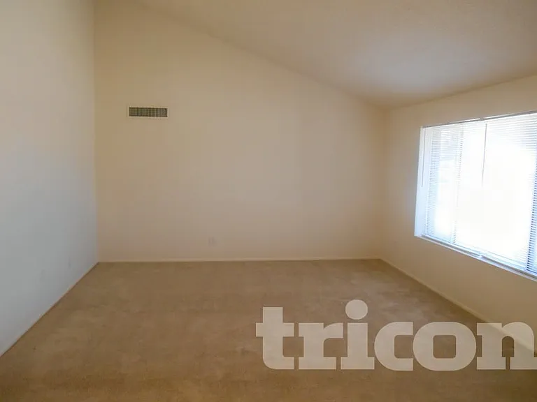 3226 N Ellis St — Photo 10