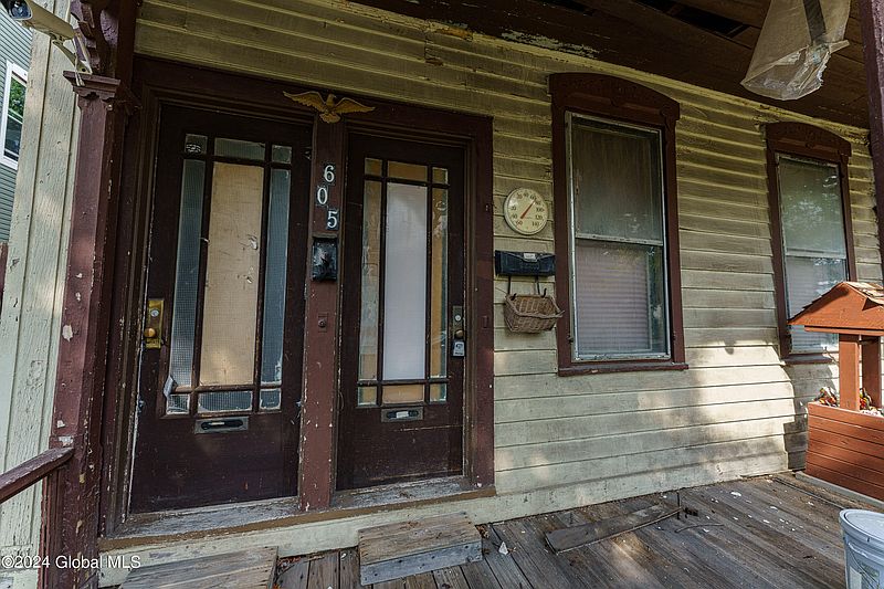 4th image of 605 5th Avenue