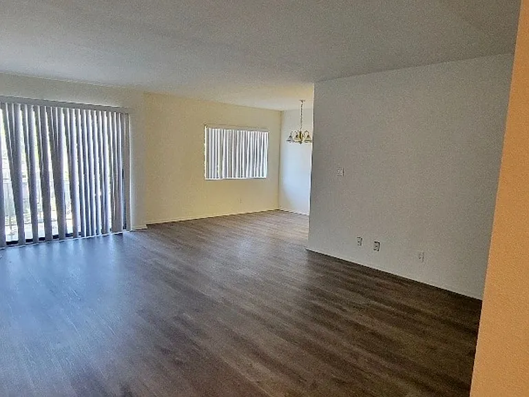 15222 Magnolia Blvd — Photo 8
