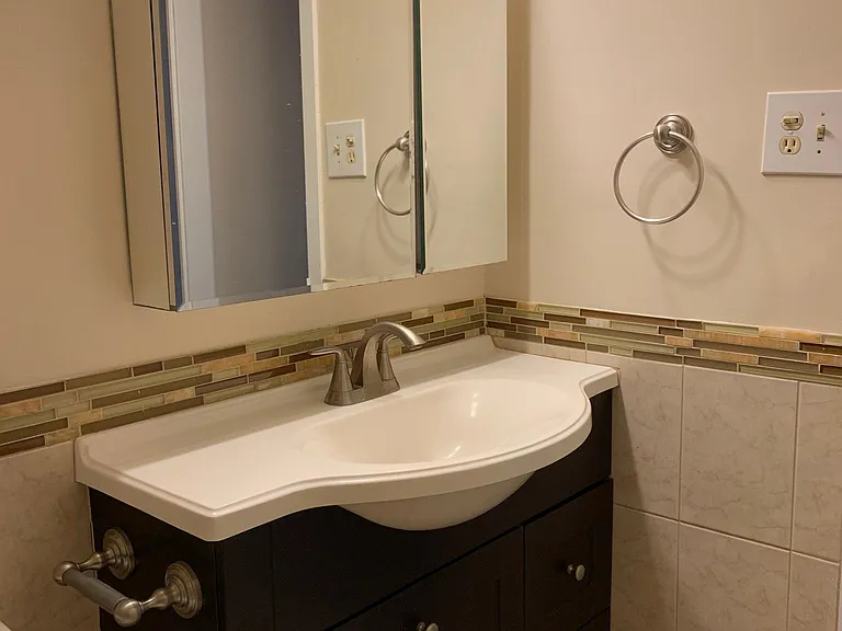 Upstairs full bathroom