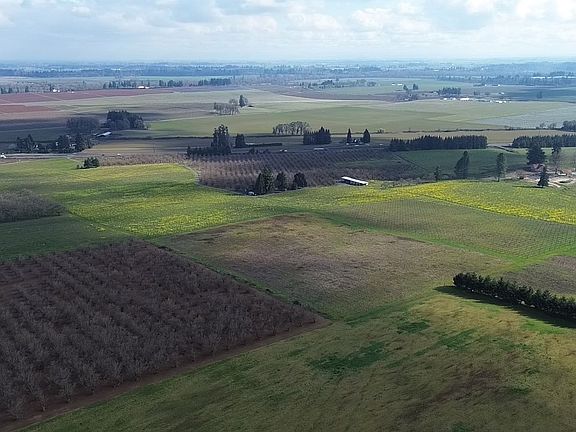 2nd image of 19350 NE Trunk Rd