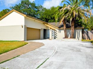 2519 Pilgrims Point Dr, Webster, TX 77598