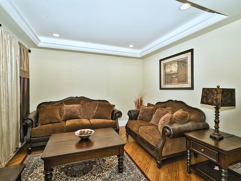 5044 Coyle Ave — Photo 10