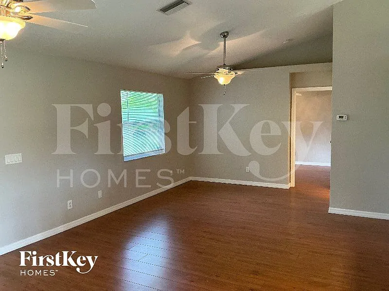 3 bed, 2.0 bath, 1232 sqft, $1,850 — Photo 3