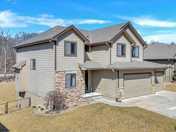 3rd image of 24 Kingsridge Dr N