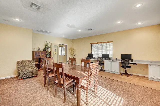 3940 Algonquin Dr 009