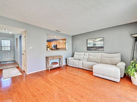 4th image of 2647 Bryan Station Ln