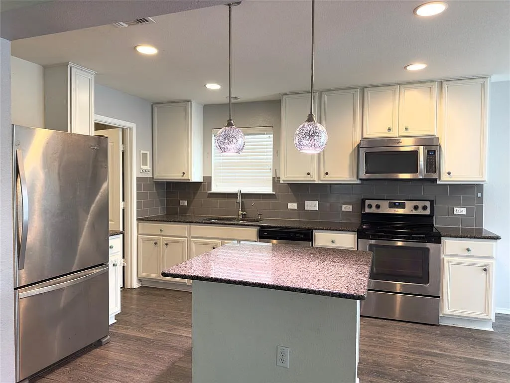 3 bed, 2.5 bath, 1665 sqft, $1,950 — Photo 4