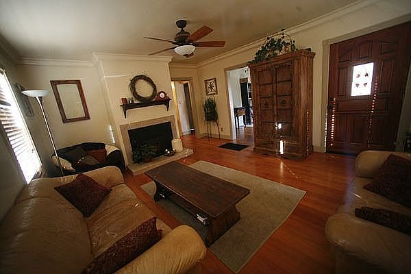 2nd image of 5334 Barrenda Ave