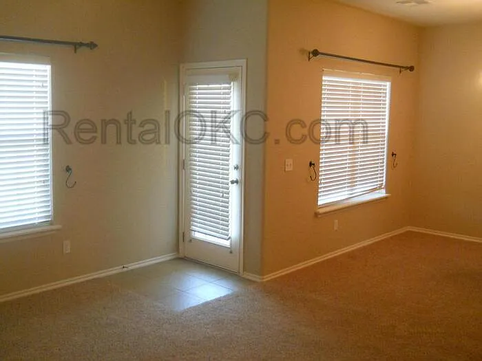 6721 Eagles Lndg — Photo 4