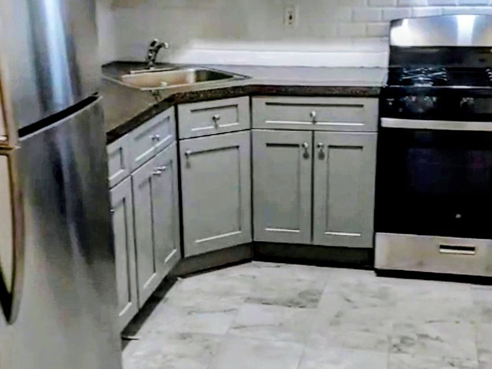 1st image of 1273 Stratford Ave #3