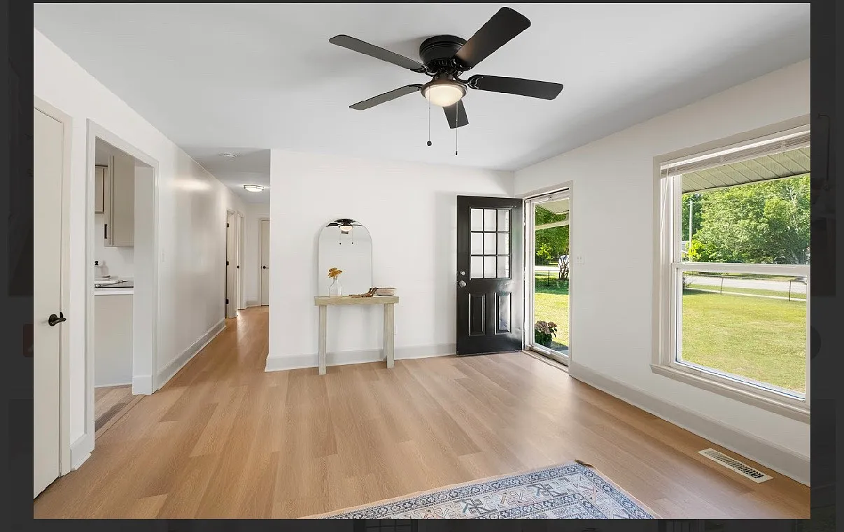 3 bed, 1356 sqft, $2,500 — Photo 3