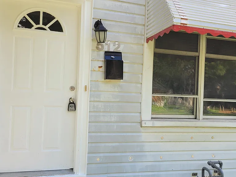 512 Iowa Ave — Photo 1