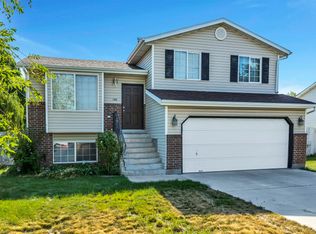 1966 N 2475 W, Clinton, UT 84015