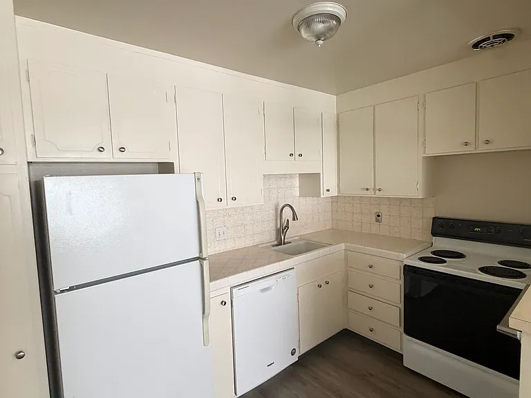 60 Eureka St #305 — Photo 5