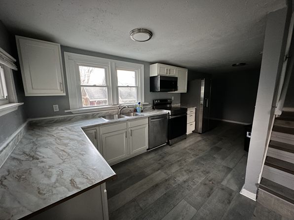 86 W Main St
