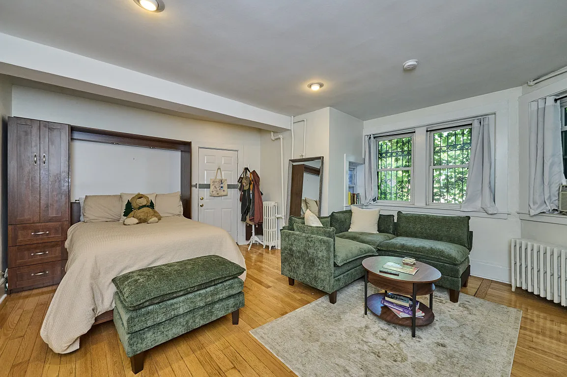 Studio, 400 sqft, $2,400 — Photo 4