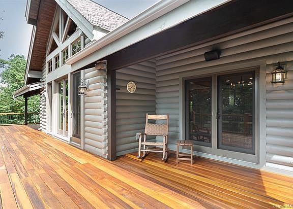 4th image of 599 Furniture Dr