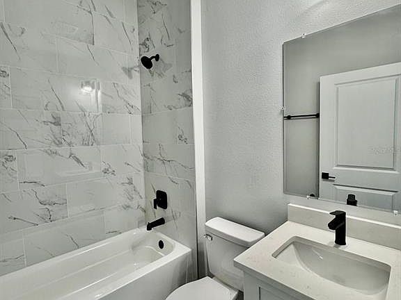 4th image of 21295 Wynyard Ave