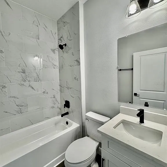 21295 Wynyard Ave — Photo 4