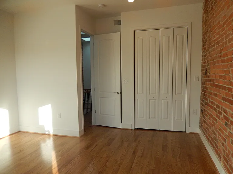 710 7th St SE #5BDRMS — Photo 34