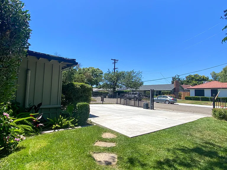 2155 N Orange St — Photo 18