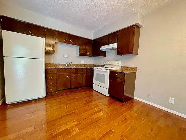 2 bed, 864 sqft, $900 — Photo 2