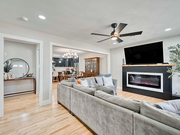 3rd image of 2147 S Hampton Avenue