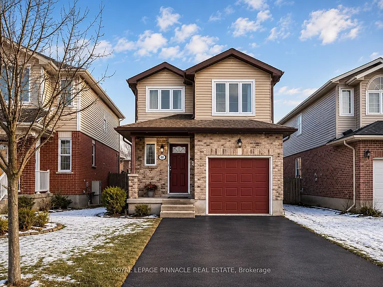 60 Everglade Cres — Photo 1